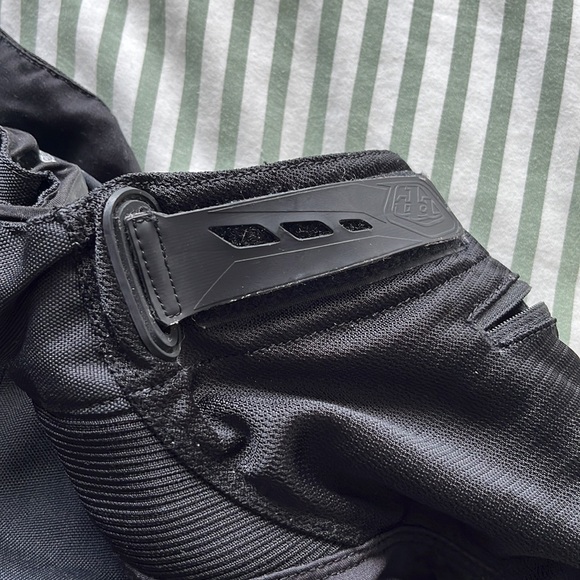 Troy Lee designs downhill mountain bike - Picture 3 of 5